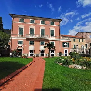 Madri Pie Hotel Noli